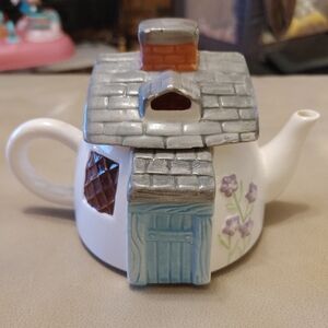 Vintage Cottage Tea Shop Decorative Hand Painted Tea Pot with Chimney Lid Small